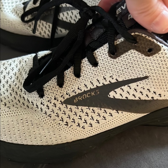 Brooks White and Black Athletic Shoes with Retro Silhouette - Picture 2 of 4